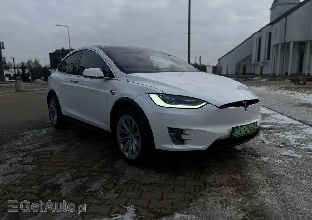 TESLA Model X 