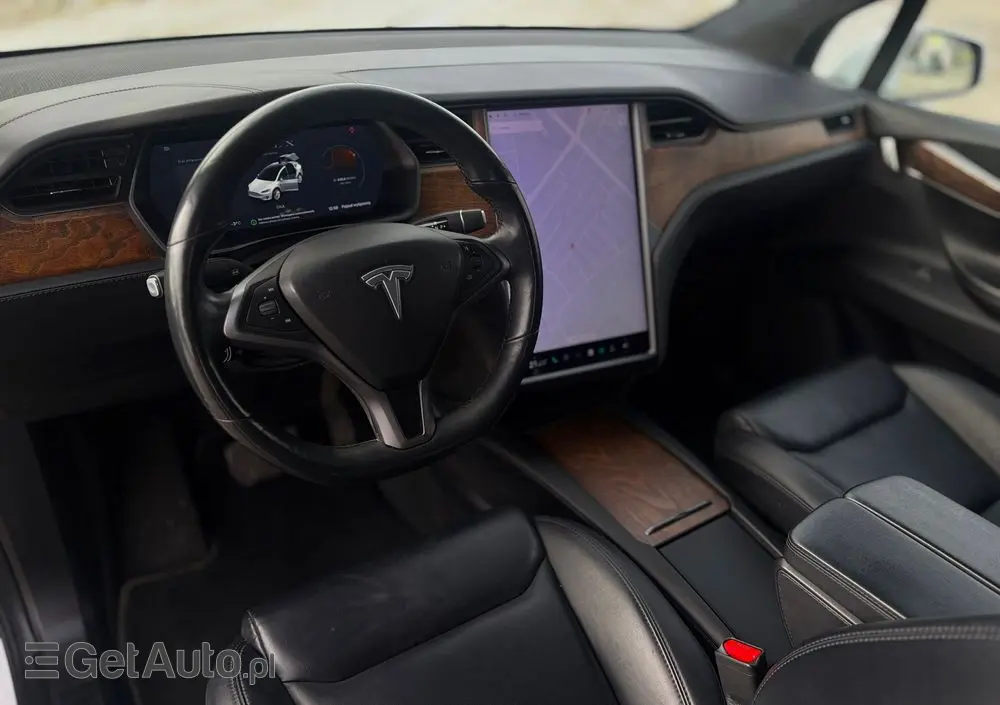 TESLA Model X 