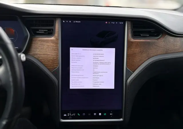 TESLA Model X 