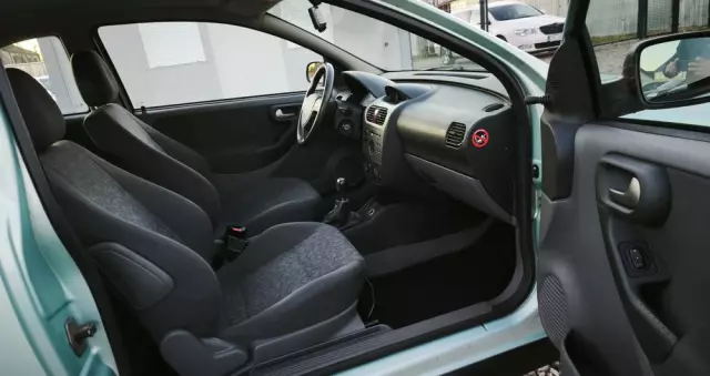 OPEL Corsa 1.2 16V Sport