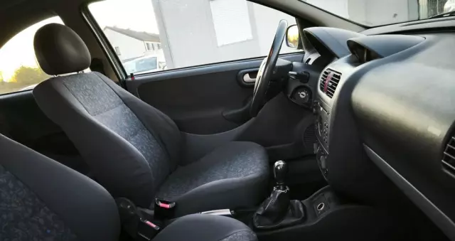 OPEL Corsa 1.2 16V Sport
