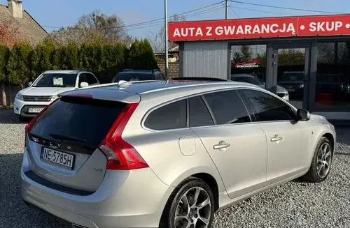VOLVO V60 