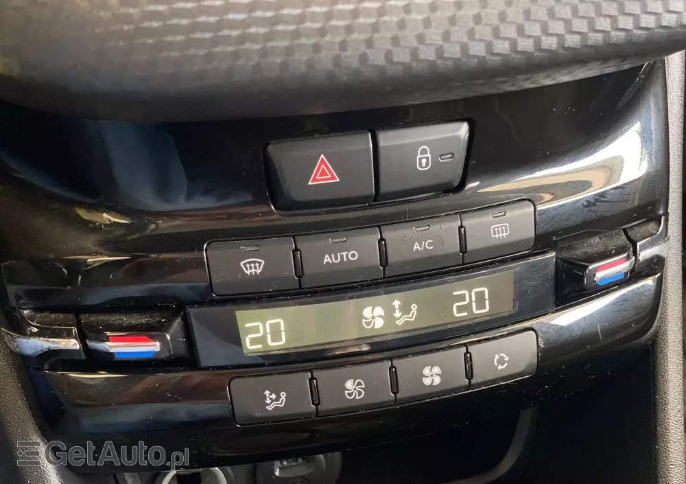 PEUGEOT 2008 1.5 BlueHDi Signature