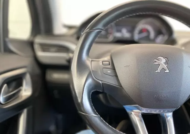 PEUGEOT 2008 1.5 BlueHDi Signature