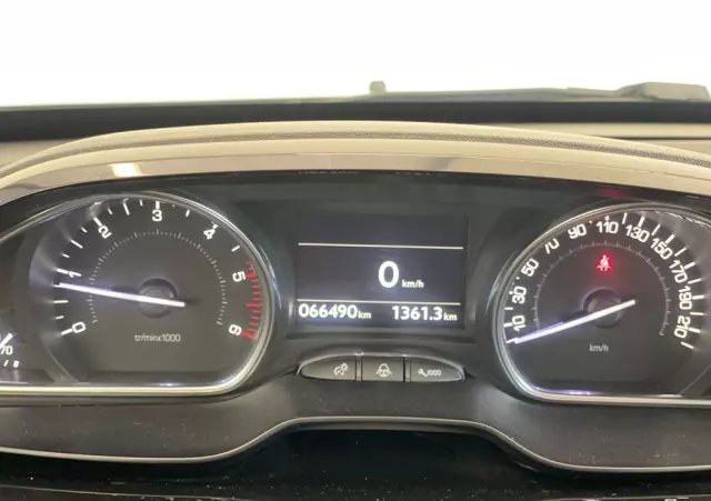 PEUGEOT 2008 1.5 BlueHDi Signature