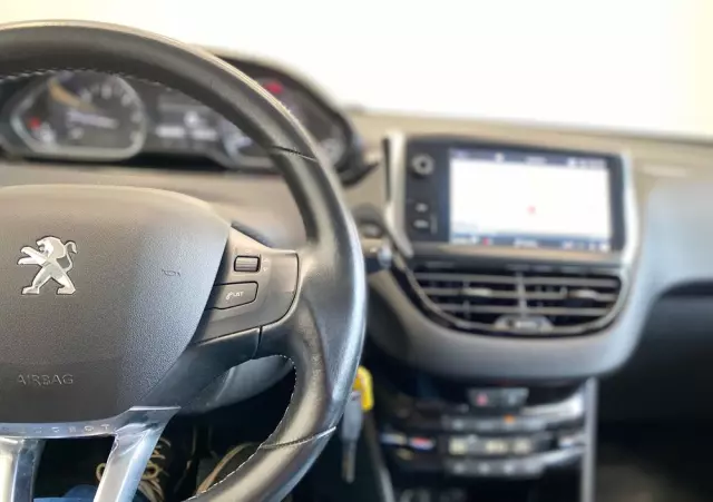 PEUGEOT 2008 1.5 BlueHDi Signature
