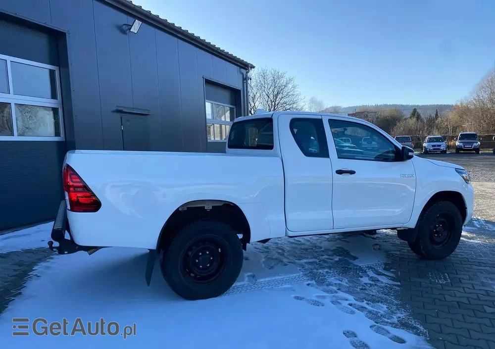 TOYOTA Hilux 2.4 D-4D Extra Cab DLX 4x4