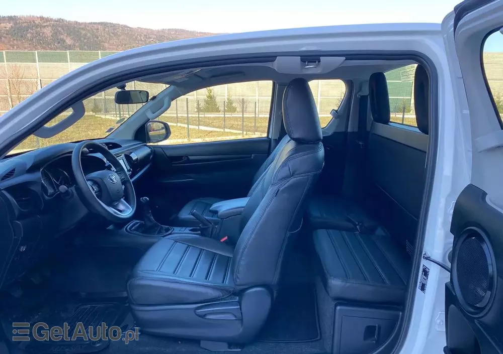 TOYOTA Hilux 2.4 D-4D Extra Cab DLX 4x4