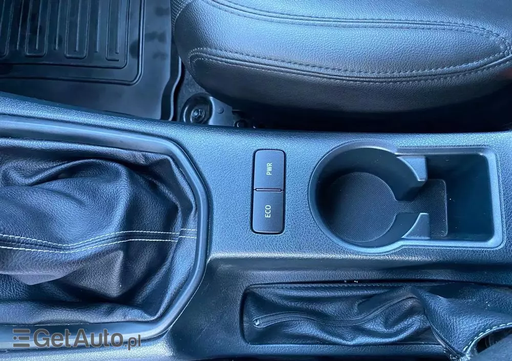 TOYOTA Hilux 2.4 D-4D Extra Cab DLX 4x4