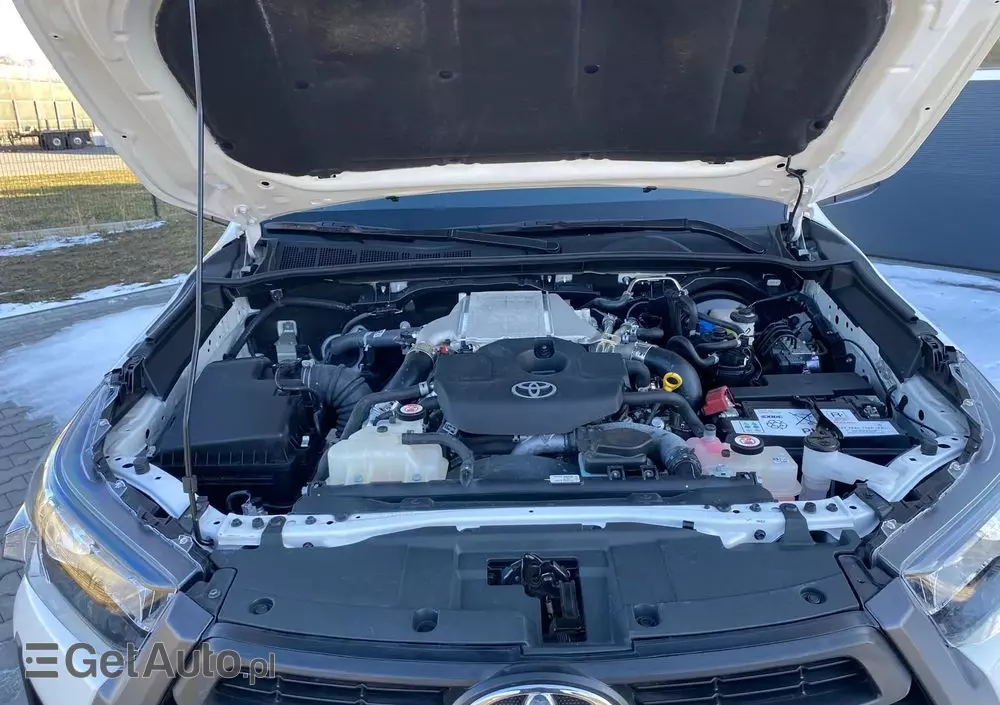 TOYOTA Hilux 2.4 D-4D Extra Cab DLX 4x4