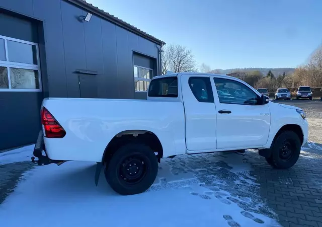 TOYOTA Hilux 2.4 D-4D Extra Cab DLX 4x4