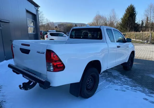 TOYOTA Hilux 2.4 D-4D Extra Cab DLX 4x4