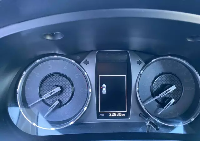 TOYOTA Hilux 2.4 D-4D Extra Cab DLX 4x4