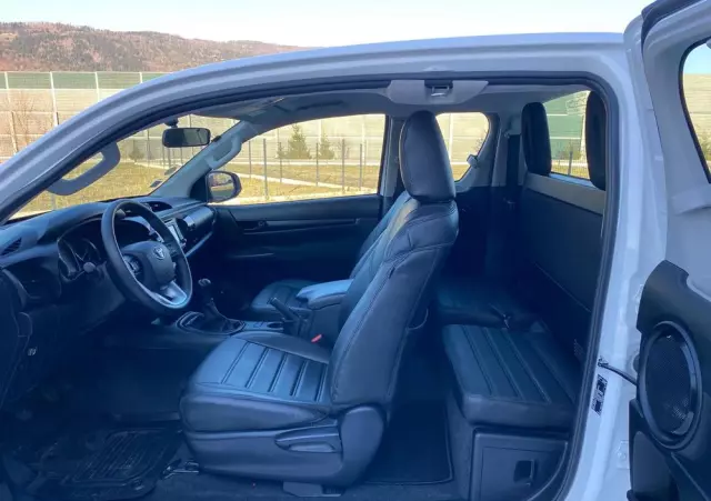 TOYOTA Hilux 2.4 D-4D Extra Cab DLX 4x4