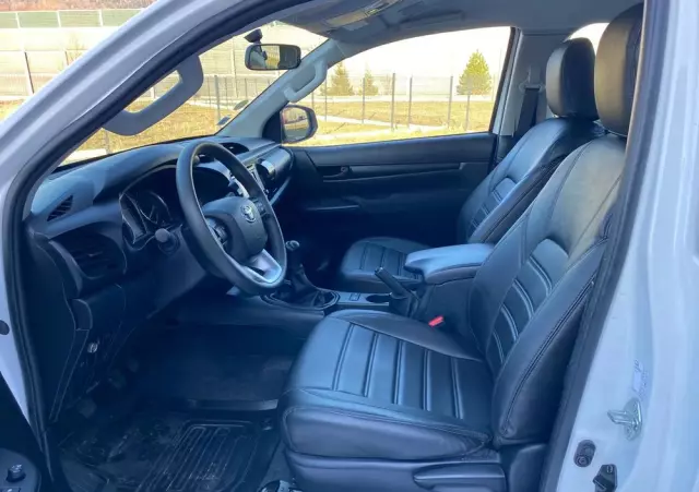 TOYOTA Hilux 2.4 D-4D Extra Cab DLX 4x4