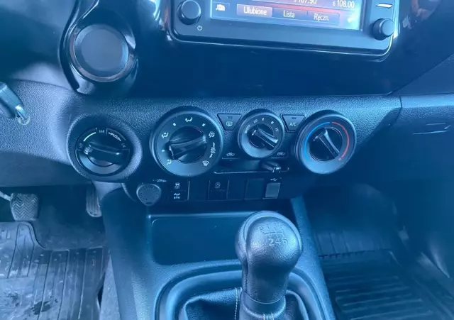 TOYOTA Hilux 2.4 D-4D Extra Cab DLX 4x4