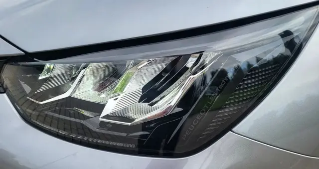 PEUGEOT 208 1.2 mHEV Allure