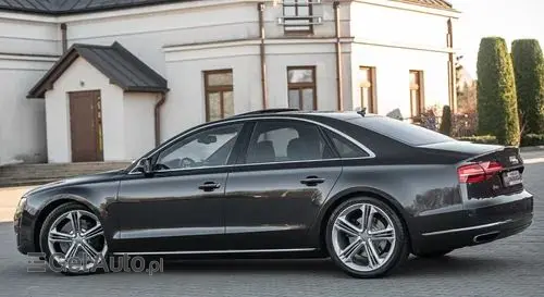 AUDI A8 