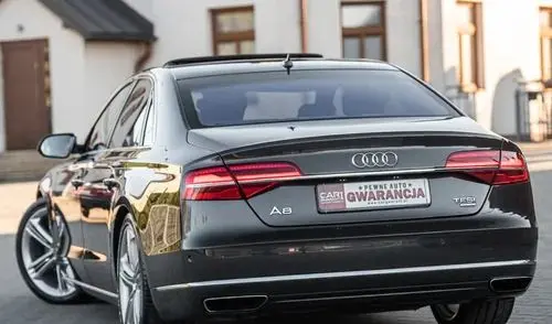 AUDI A8 