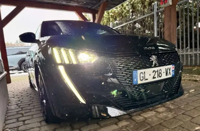 PEUGEOT 208 PureTech 100 EAT8 GT