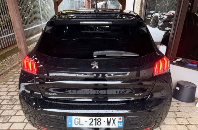 PEUGEOT 208 PureTech 100 EAT8 GT