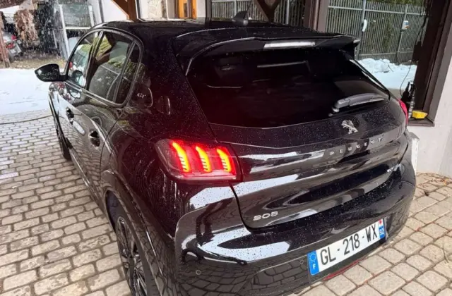 PEUGEOT 208 PureTech 100 EAT8 GT