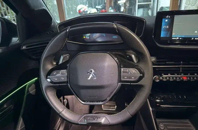 PEUGEOT 208 PureTech 100 EAT8 GT