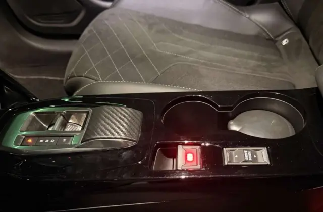 PEUGEOT 208 PureTech 100 EAT8 GT