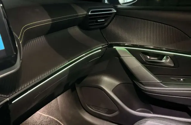 PEUGEOT 208 PureTech 100 EAT8 GT