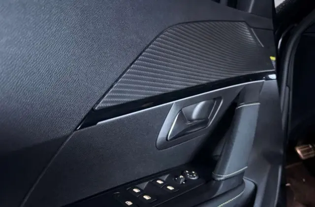 PEUGEOT 208 PureTech 100 EAT8 GT