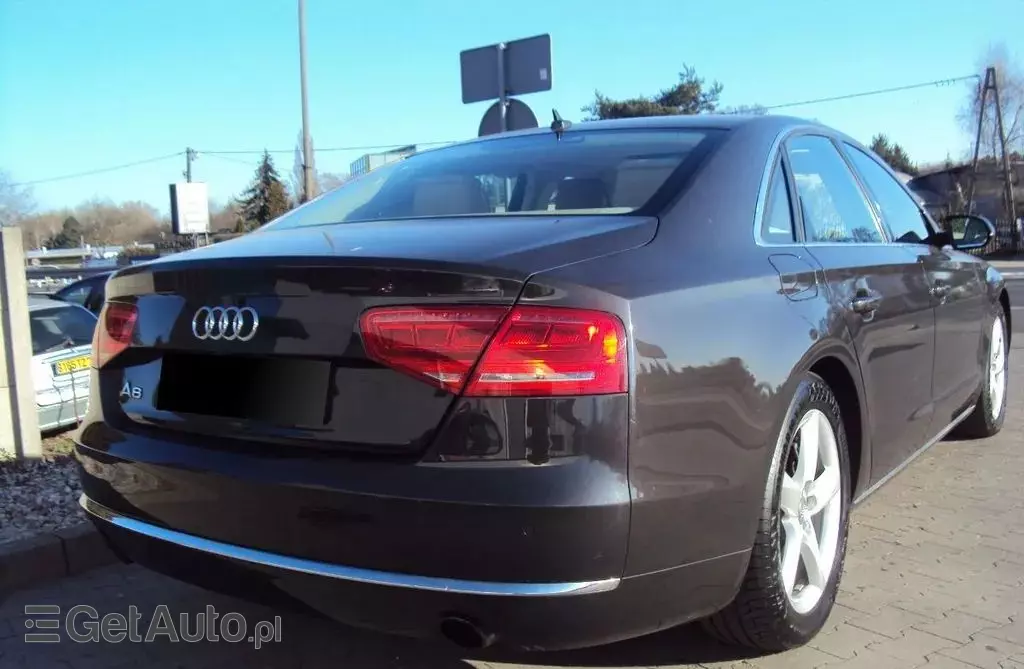 AUDI A8 