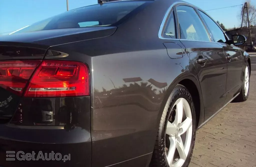 AUDI A8 