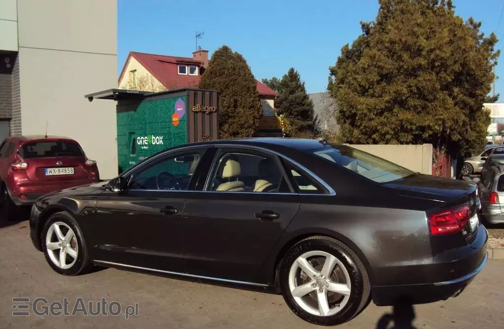 AUDI A8 