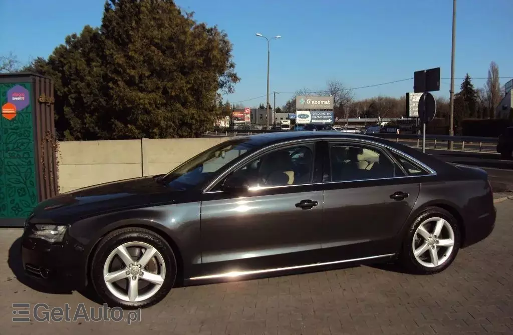 AUDI A8 