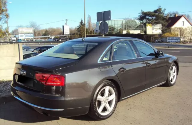 AUDI A8 