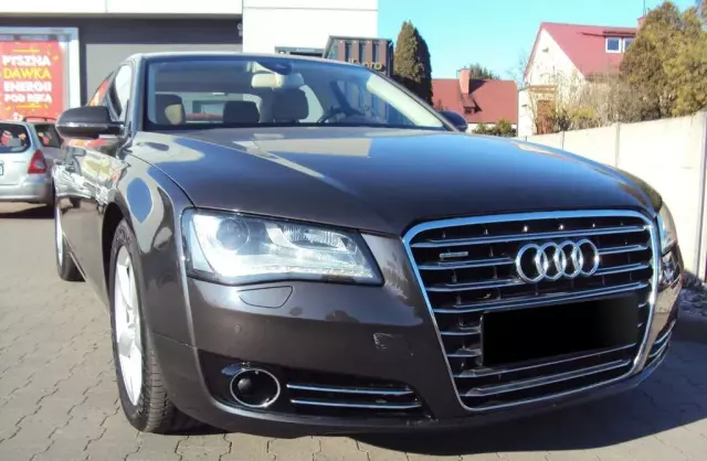 AUDI A8 