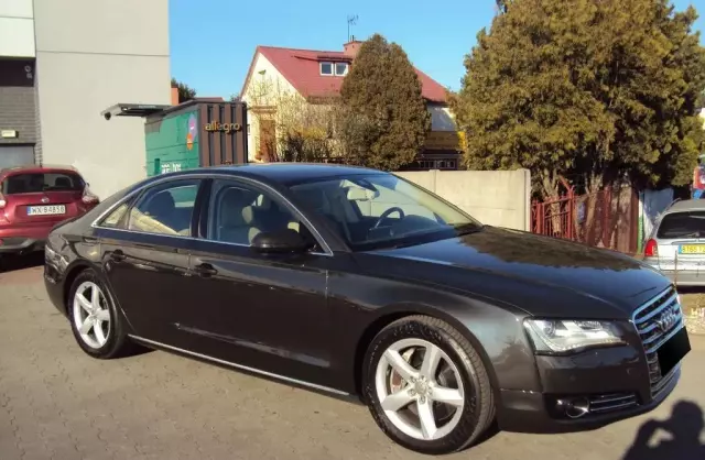 AUDI A8 
