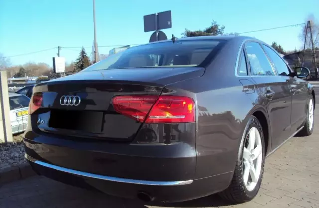 AUDI A8 