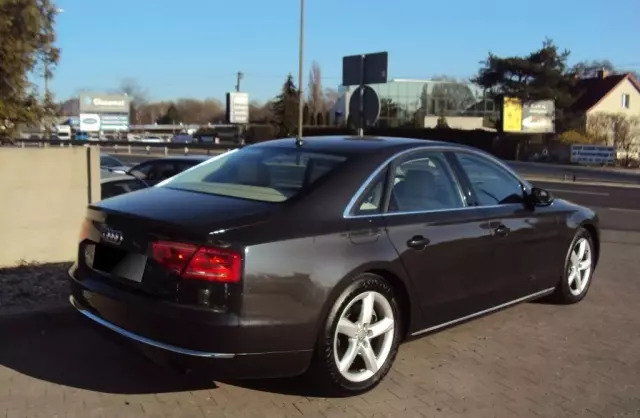 AUDI A8 