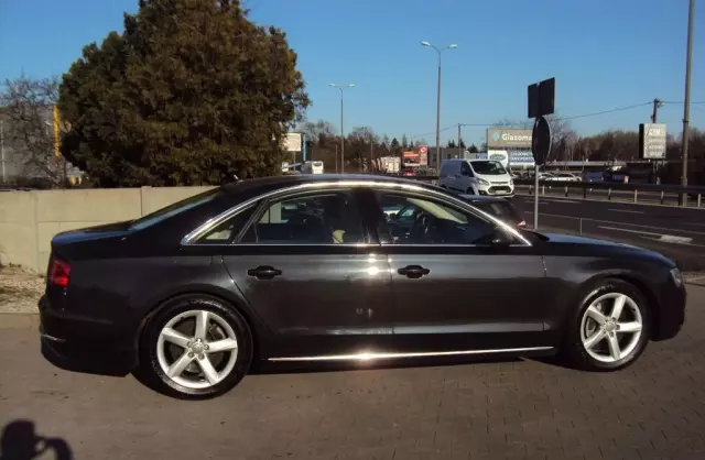 AUDI A8 