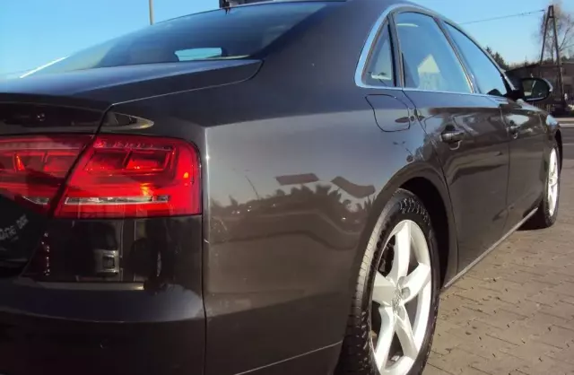AUDI A8 