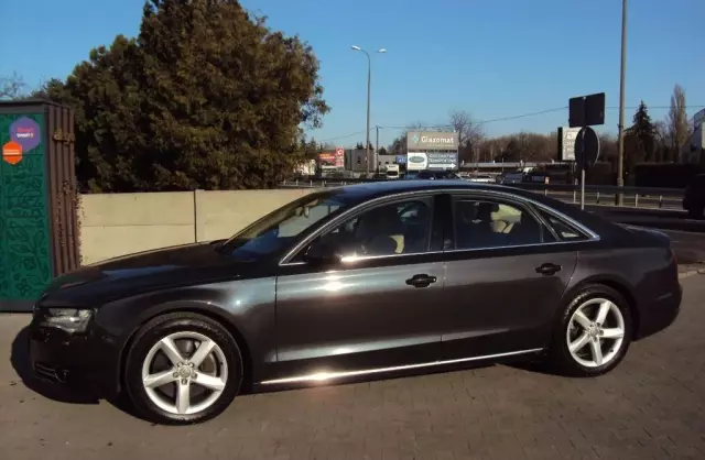 AUDI A8 
