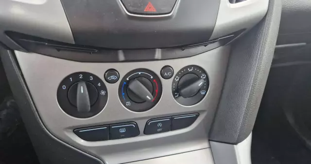 FORD Focus Turnier 1.6 TDCi DPF Titanium