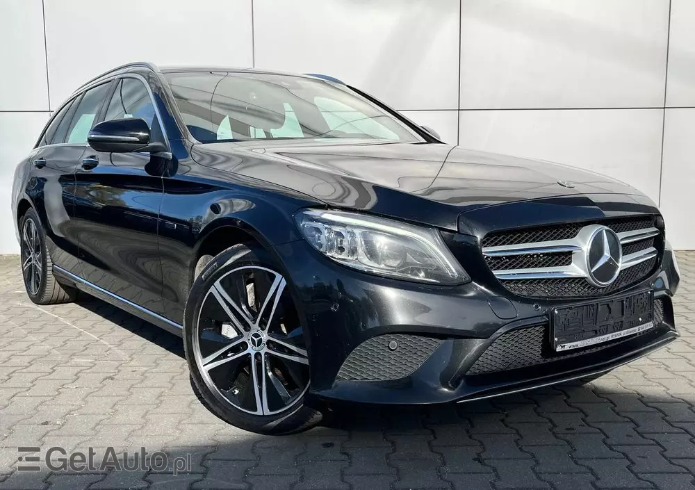 MERCEDES-BENZ Klasa C 300 e 9G-TRONIC
