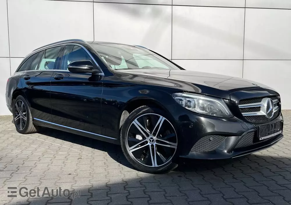 MERCEDES-BENZ Klasa C 300 e 9G-TRONIC