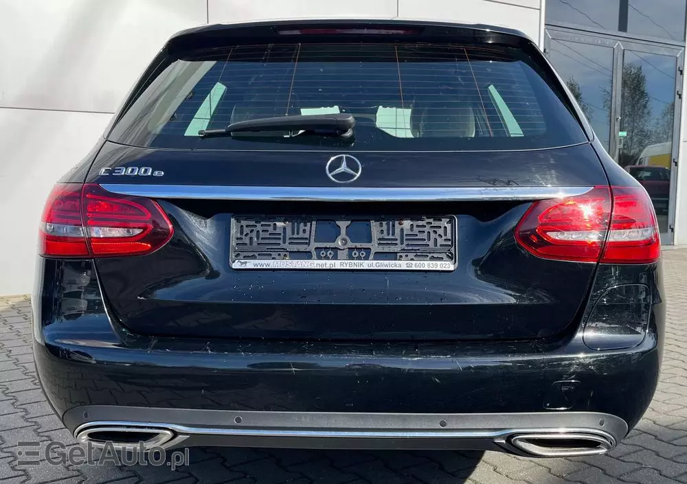 MERCEDES-BENZ Klasa C 300 e 9G-TRONIC