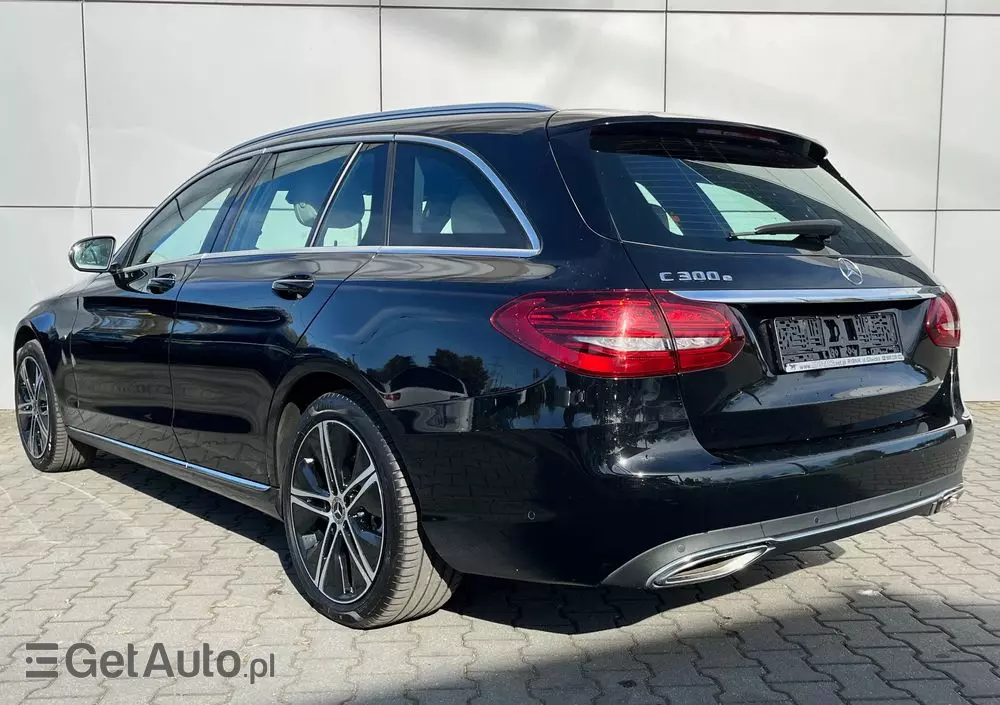 MERCEDES-BENZ Klasa C 300 e 9G-TRONIC