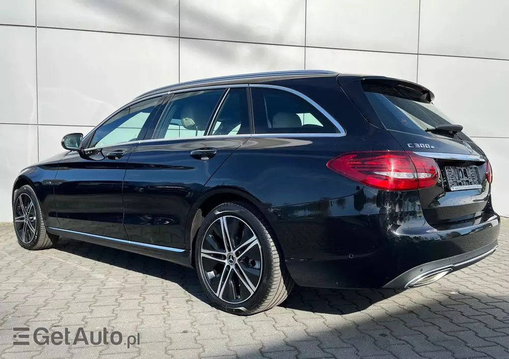MERCEDES-BENZ Klasa C 300 e 9G-TRONIC