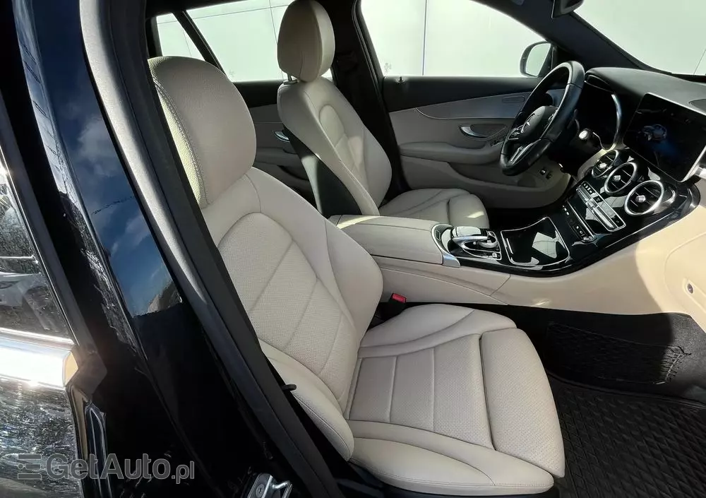 MERCEDES-BENZ Klasa C 300 e 9G-TRONIC