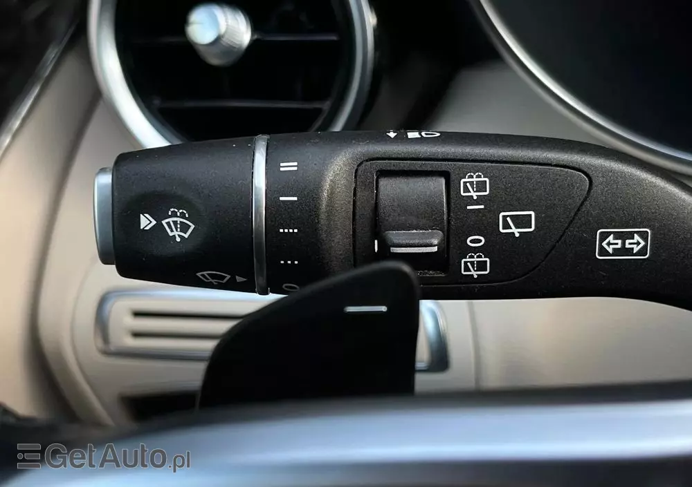 MERCEDES-BENZ Klasa C 300 e 9G-TRONIC
